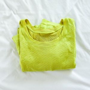 Lululemon Yellow Vent Tech Short Sleeve Tee Size L/XL